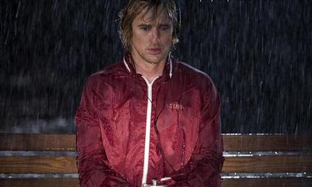 Owen Wilson mea con la puerta abierta