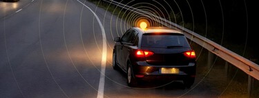 Falta un mes para que las balizas V16 sean obligatorias, pero ya están obsoletas: pase lo que pase dentro de 12 años serán un pisapapeles con luces