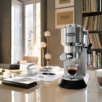 Carrefour liquida la cafetera espresso De'Longhi más elegante, para los mejores cappuccinos en casa