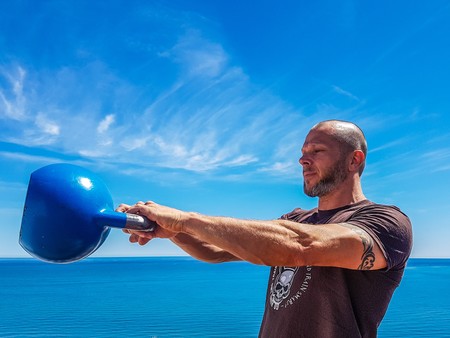 Cinco ejercicios con pesas rusas o kettlebells para usuarios avanzados