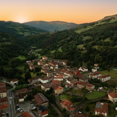 Este pueblo medieval del País Vasco situado en un valle y rodeado de montañas guarda el verdadero espíritu del norte