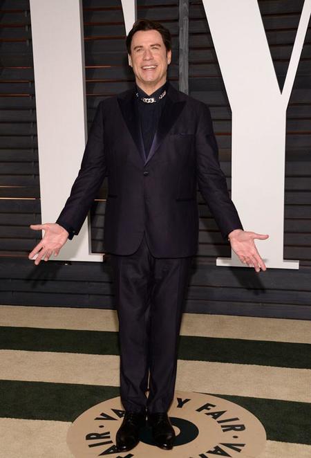Y el Oscar al peor vestido (y al que más miedito da) es para... ¡John Travolta!