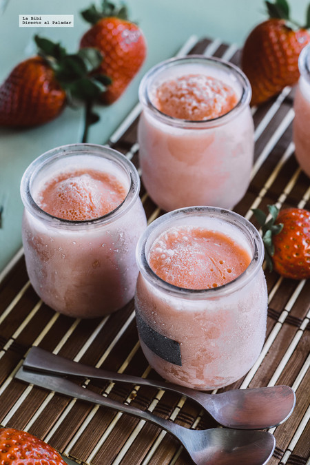 Helado de yogurt con mango y fresa. Receta fácil y rápida