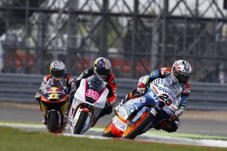 MotoGP Gran Bretaña 2012: Maverick Viñales gana la carrera ciclista de Silverstone