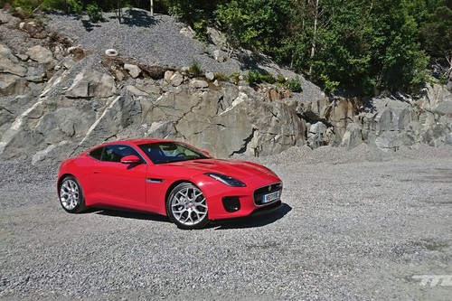 Probamos el Jaguar F-Type 2.0, porque cuatro cilindros y 300 CV no tienen por qué ser una herejía
