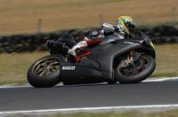 Troy Bayliss sigue marcando el ritmo en Australia