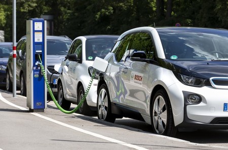 Bosch tendrá este año 200.000 puntos de recarga para coches eléctricos en toda Europa que funcionarán con una 'llave universal'
