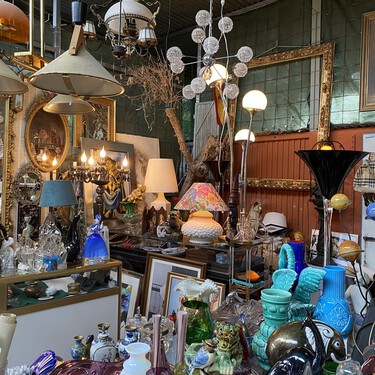 En esta ciudad de Alicante se celebra un gran mercadillo de antigüedades cada semana: hay 80 puestos con muebles, objetos deco y gastronomía 