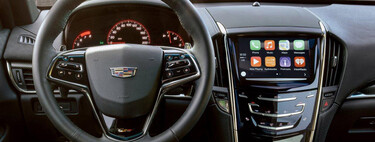 Nadie usa el GPS de los coches nuevos pero algunas marcas quieren cobrarte por ello, así que planean cargarse Android Auto y Apple CarPlay