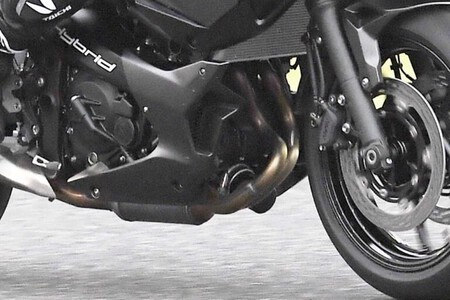 Kawasaki Muestra En El Circuito Su Modelo Hibrido Y Su Modelo Electrico En Accion 004