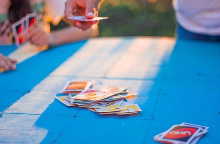 Juegos de mesa rebajados para adultos y niños con los que no aburrirnos este verano: Pictionary, Uno, Scrabble, Twister y muchos más