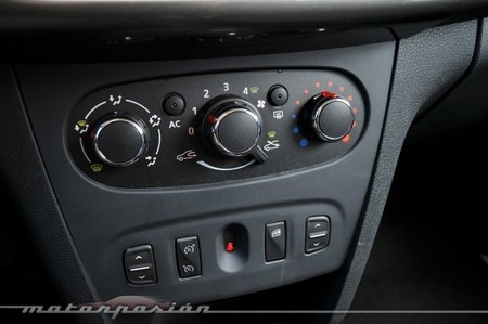 Dacia Sandero mandos climatización