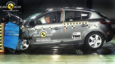 Renault Megane 2014 Euro Ncap Nov 2014 01