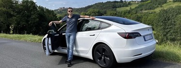 Após passar 10 anos com seu Tesla, este homem elabora uma análise comparativa de custos entre motores elétricos e de combustão interna