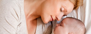 ¿Puedo dormir con mi hijo y darle de mamar sin aplastarle?