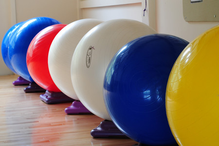 11 ejercicios con fitball para trabajar todo tu cuerpo