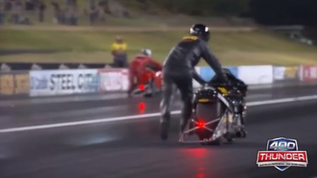 Thunder 400, una de las carreras más surrealistas que te puedas imaginar