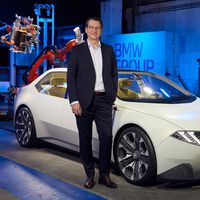 "Si te adelantaran constantemente coches eléctricos mientras estás atrapado en un atasco, muchas personas pensarían en cambiar". BMW pide privilegios para los conductores de eléctricos y no ayudas