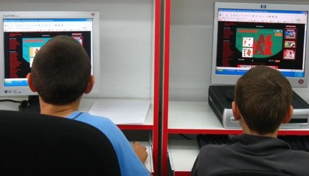El Protector del Menor pide legislación específica que "proteja" a los pequeños de Internet