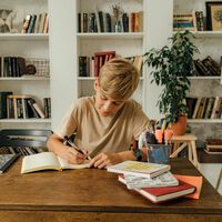 Dictados cortos para niños de 6º de primaria: 20 ejemplos para repasar 