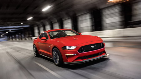 Así ha cambiado el Ford Mustang: 54 años de pony car resumidos en sólo 2 minutos