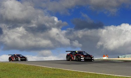 El equipo JR Motorsports Nissan gana ambas carreras del FIA GT1 en Portimao