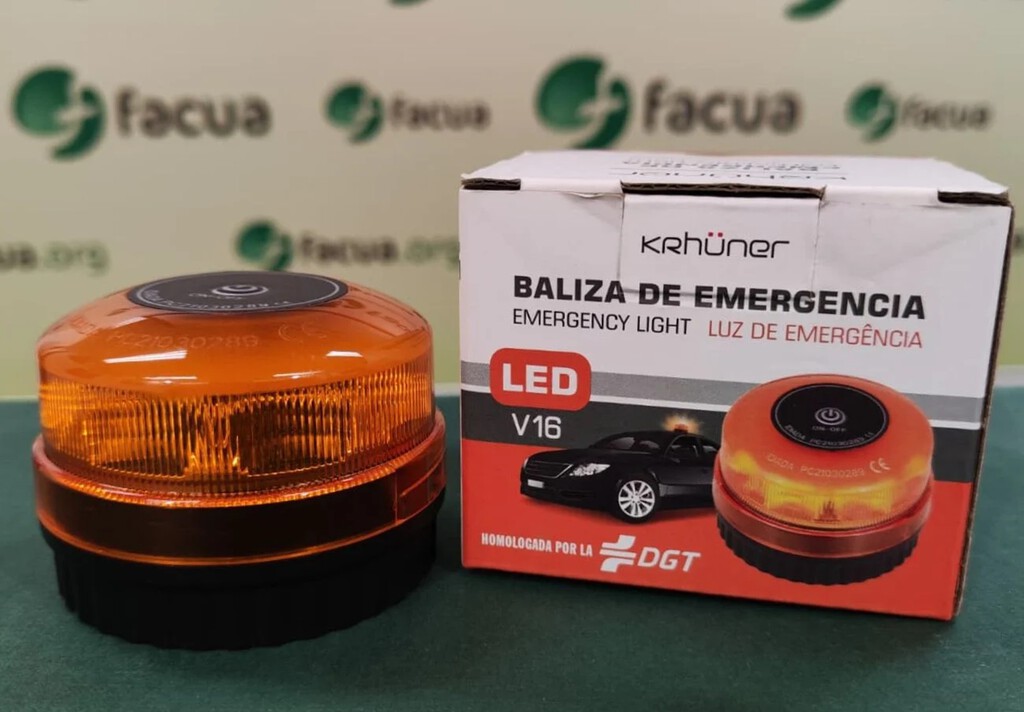 FACUA acusa a la DGT de estafar a los conductores con la luz V16 y exige compensaciones