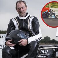 Un ingeniero ha construido una moto cohete que funciona con agua y una caldera. Ha batido el récord mundial de velocidad 