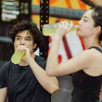 Cada vez más atletas están tomando jugo de pepinillos para evitar los calambres. Esto es lo que opina la ciencia nutricional 