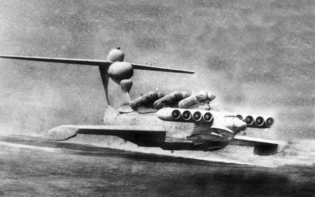 La fascinante historia de los ekranoplanos, los enormes monstruos del mar Caspio gestados en la Guerra Fría