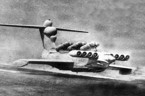 La fascinante historia de los ekranoplanos, los enormes monstruos del mar Caspio gestados en la Guerra Fría
