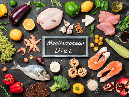 La dieta mediterránea puede ser una gran aliada para prevenir el cáncer: estos son los grupos de alimentos que más te pueden ayudar