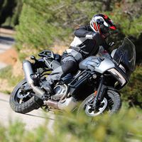 
El freno motor puede arruinar tu moto si no lo haces bien, pero hay un truco infalible para evitarlo