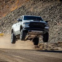 Mopar lanza kit de accesorios que convierten tu Ram 1500 en una TRX... al menos en apariencia