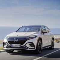 Un concesionario de Mercedes está ofreciendo descuentos de 3.000 euros para que los propietarios de Tesla compren sus coches eléctricos 