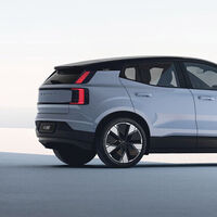 Cada vez tenemos más puntos de carga para coches eléctricos. No son suficientes, ni tienen la potencia necesaria