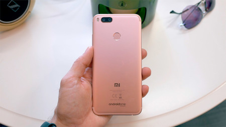 Xiaomi Mi A1: ¿el mejor gama media y el peor enemigo de MIUI fuera de China?