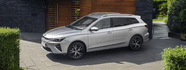 Si buscas un coche eléctrico para toda la familia pero no quieres un SUV, este cuesta 25.000 euros y tiene un gran maletero