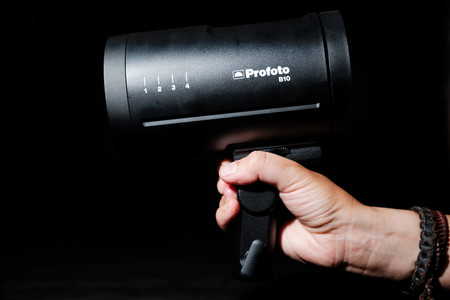 Profoto B10, toda la información y análisis del pequeño flash de estudio que se comporta igual que los grandes