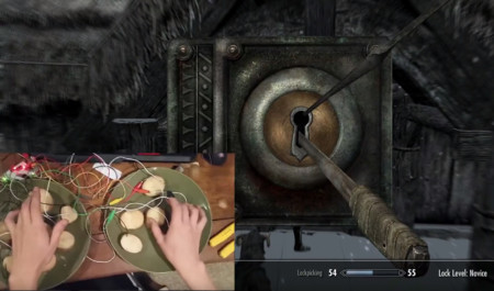 No hay nada como jugar a Skyrim usando patatas en lugar de mandos