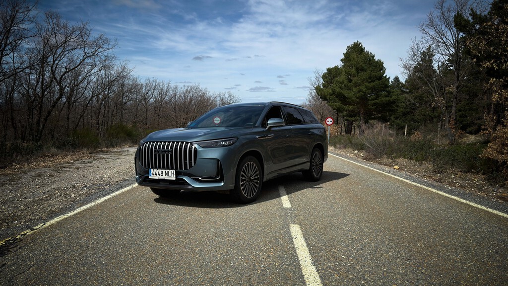 Nos hemos subido al Jaecoo 8 SHS para confirmar lo que imaginábamos: este híbrido enchufable de 428 CV es un cañón