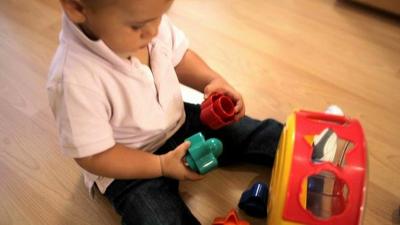 Con 6 meses, aprendiendo a resolver problemas