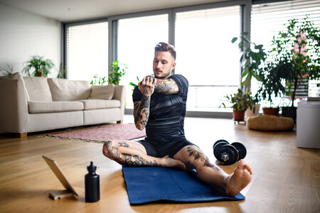 Una rutina de entrenamiento en casa sin material de nivel avanzado