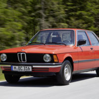 BMW casi se carga la calandra con los riñones en los años 70