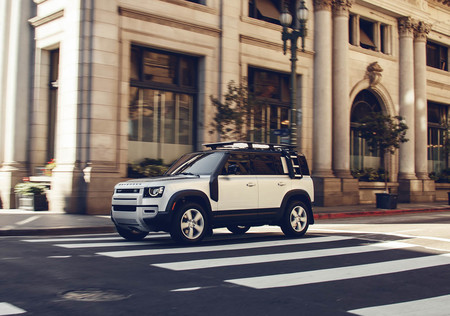 Los Land Rover Defender 90 y 110 ya tienen precio España: desde 54.980 euros para este mítico todoterreno con tintes de SUV