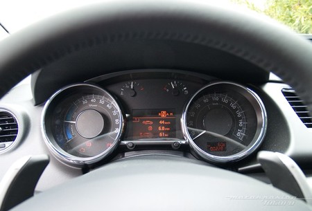 Peugeot 3008 HYbrid4 07