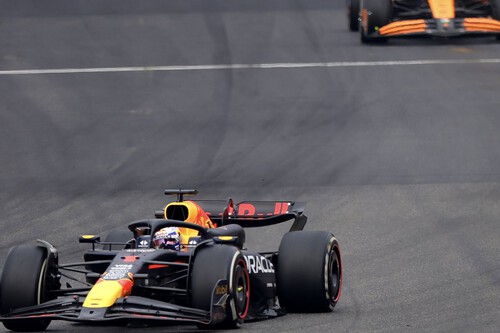 Lando Norris retrata a Sergio Pérez evitando el doblete de Red Bull y Fernando Alonso hace su 25º vuelta rápida en F1