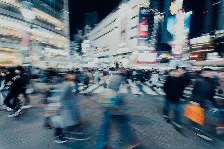 Peatón zombie y coches silenciosos, ¿qué será de la seguridad urbana?