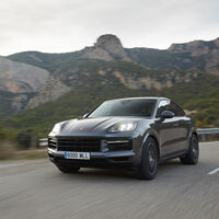 Probamos el Porsche Cayenne S Coupé: con su V8 de 474 CV, es el SUV que me compraría para divertirme dentro y fuera del asfalto