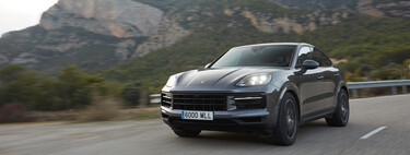 Probamos el Porsche Cayenne S Coupé: con su V8 de 474 CV, es el SUV que me compraría para divertirme dentro y fuera del asfalto